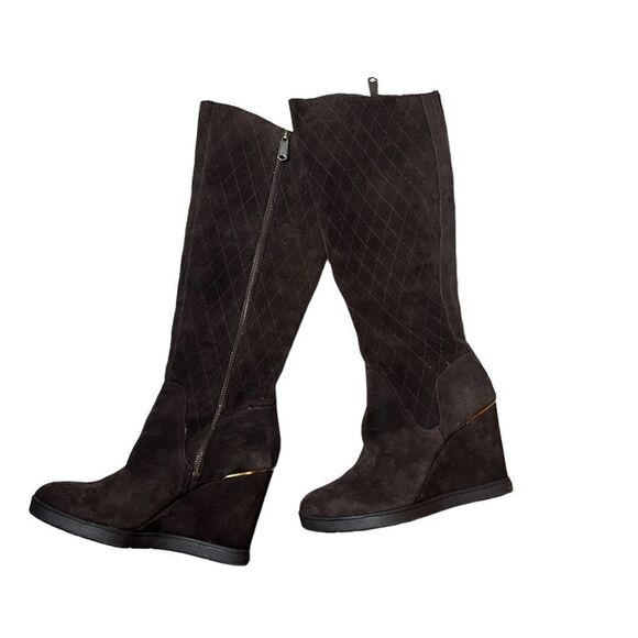 Donald
J. Pliner Cadi Brown Suede Wedge Boots, Size 7.5 - Picture 1 of 8